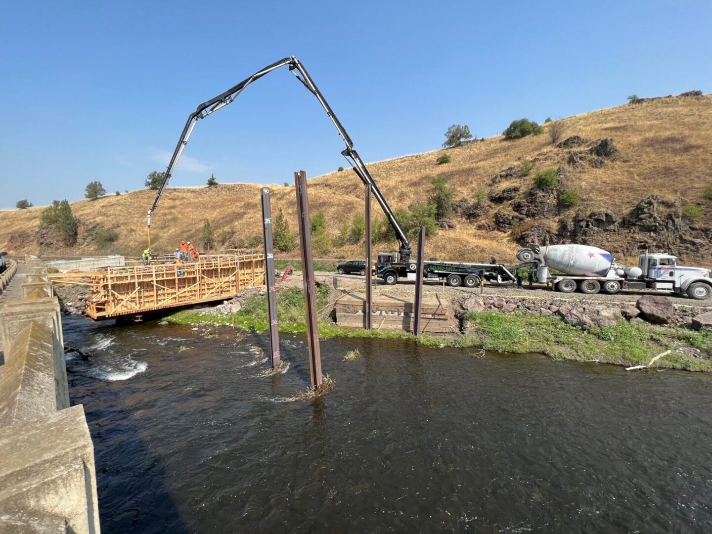 An under construction bridge along with so many vehicles